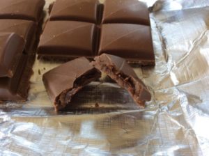 ワインリッヒ】ウオッカ・レモン・チョコレート実食レビュー - チョコ