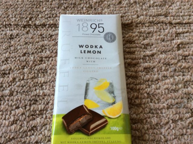 ワインリッヒ】ウオッカ・レモン・チョコレート実食レビュー - チョコ